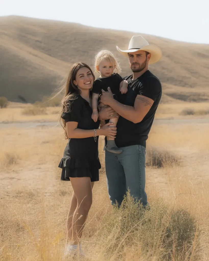 25 Fall 2025 Family Photo Outfits Inspo with Stylish Ideas for Every Season Mood