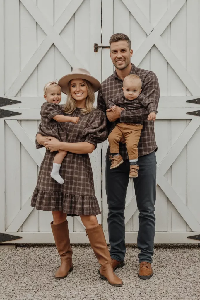 25 Fall 2025 Family Photo Outfits Inspo with Stylish Ideas for Every Season Mood