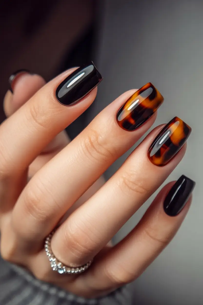 Fall manicure Glossy Tortoiseshell and Black