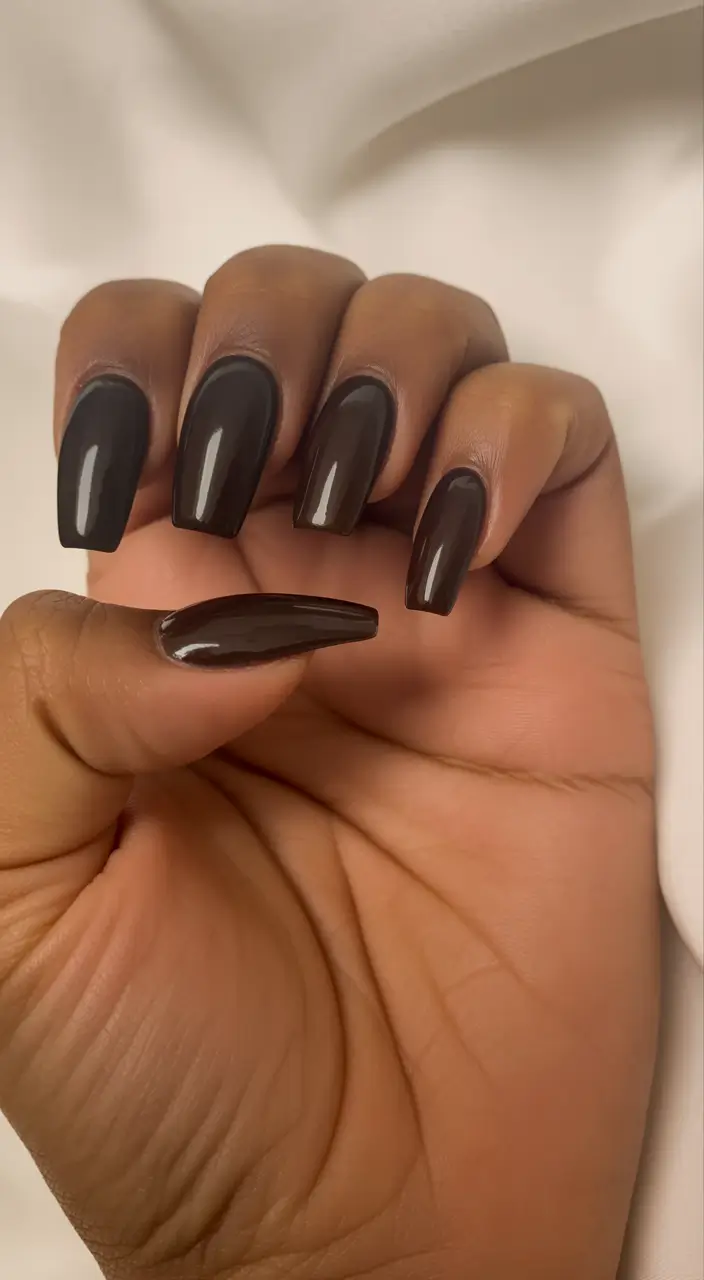 26 Fall Nail Colors for Dark Skin 2025 – Top Picks for Elegant & Classy Women