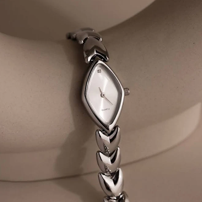 accessory Caitlyn Minimalist 18K Gold Diamond Oval Leaf Link Band Caitlyn Minimalist $76.5