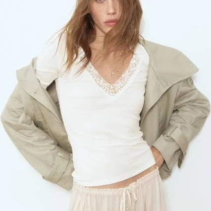 top H&M Ladies Ribbed V-Neck Top H&M $14.99