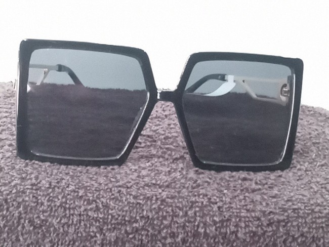 accessory Rue21 Black Large Square Frame Black Tint Sunglasses with Gold Accent eBay $9.99