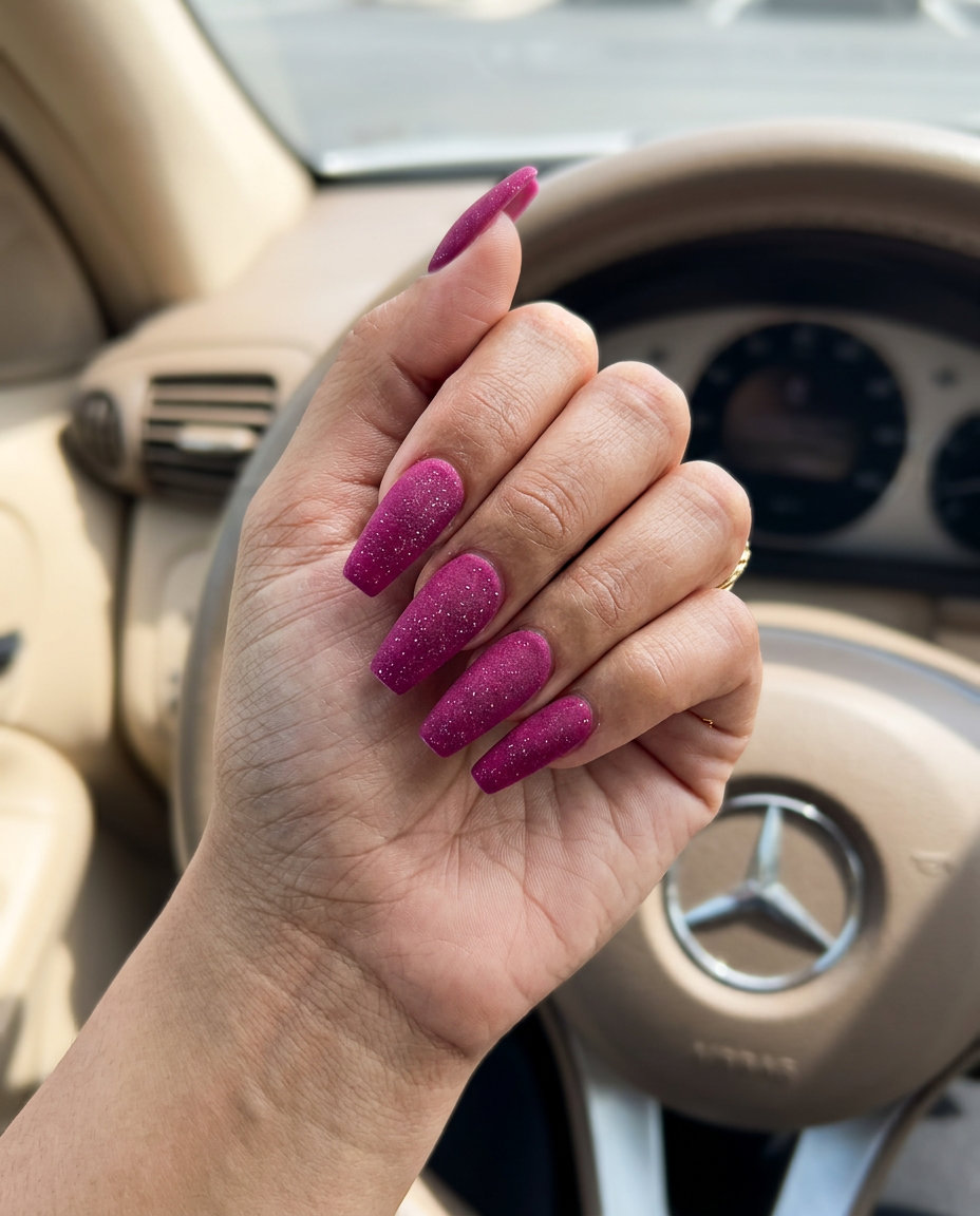 Velvet glitter magenta coffin nails for summer glitter nails 2026. Sultry, sophisticated evening look.