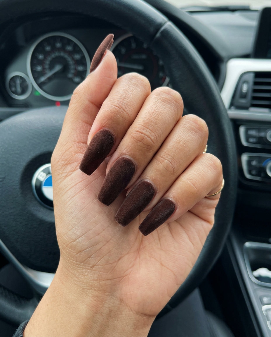Butter Yellow Milk Bath Nails 2026: Chic Daily Wear Butter yellow milk bath nails for a clean-girl daily wear outfit. Soft, polished short rounded nails.